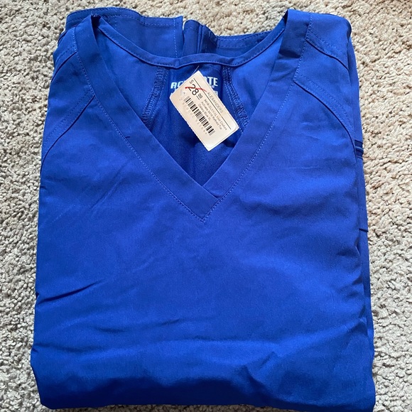 NWT NAVY ACTIVATE SCRUB TOP - Picture 2 of 3